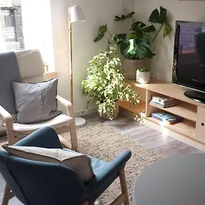 https://apt-contemporary-city-studio-2-minutes-from-station.hotelsaberdeenuk.com